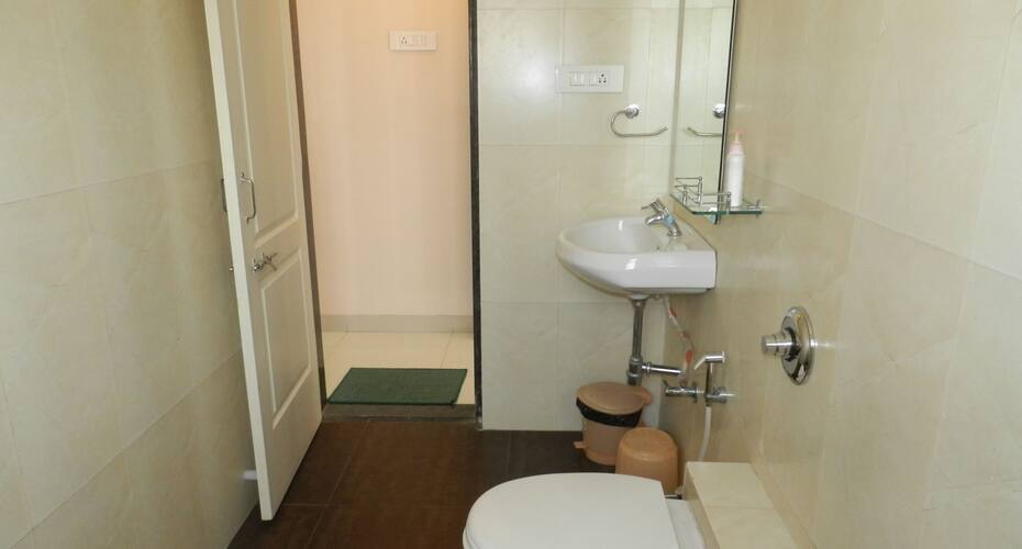 Merry Gold Hotel, Pune 3